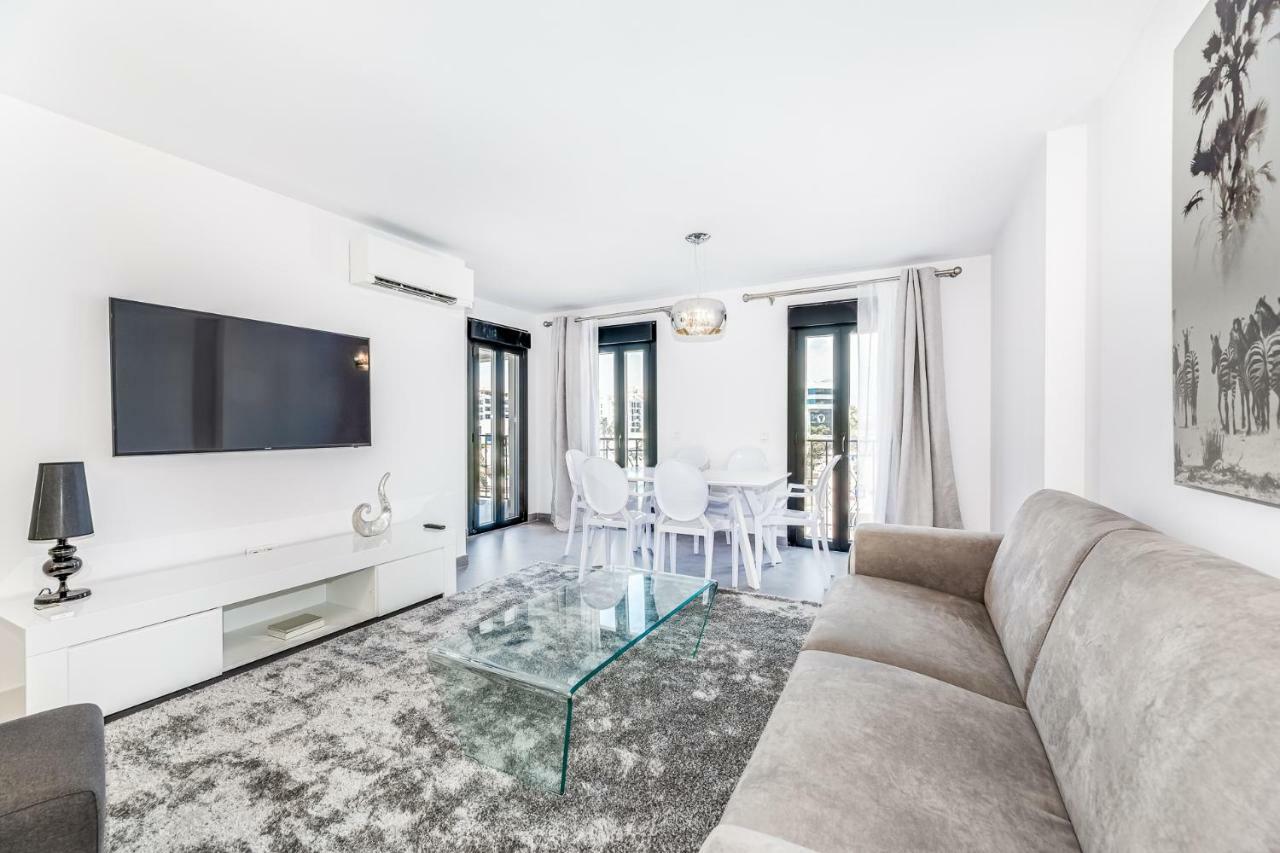 By Riva - Luxurious, Exclusive 2 Bedroom Apt Inside Puerto Banus Marbellac Extérieur photo